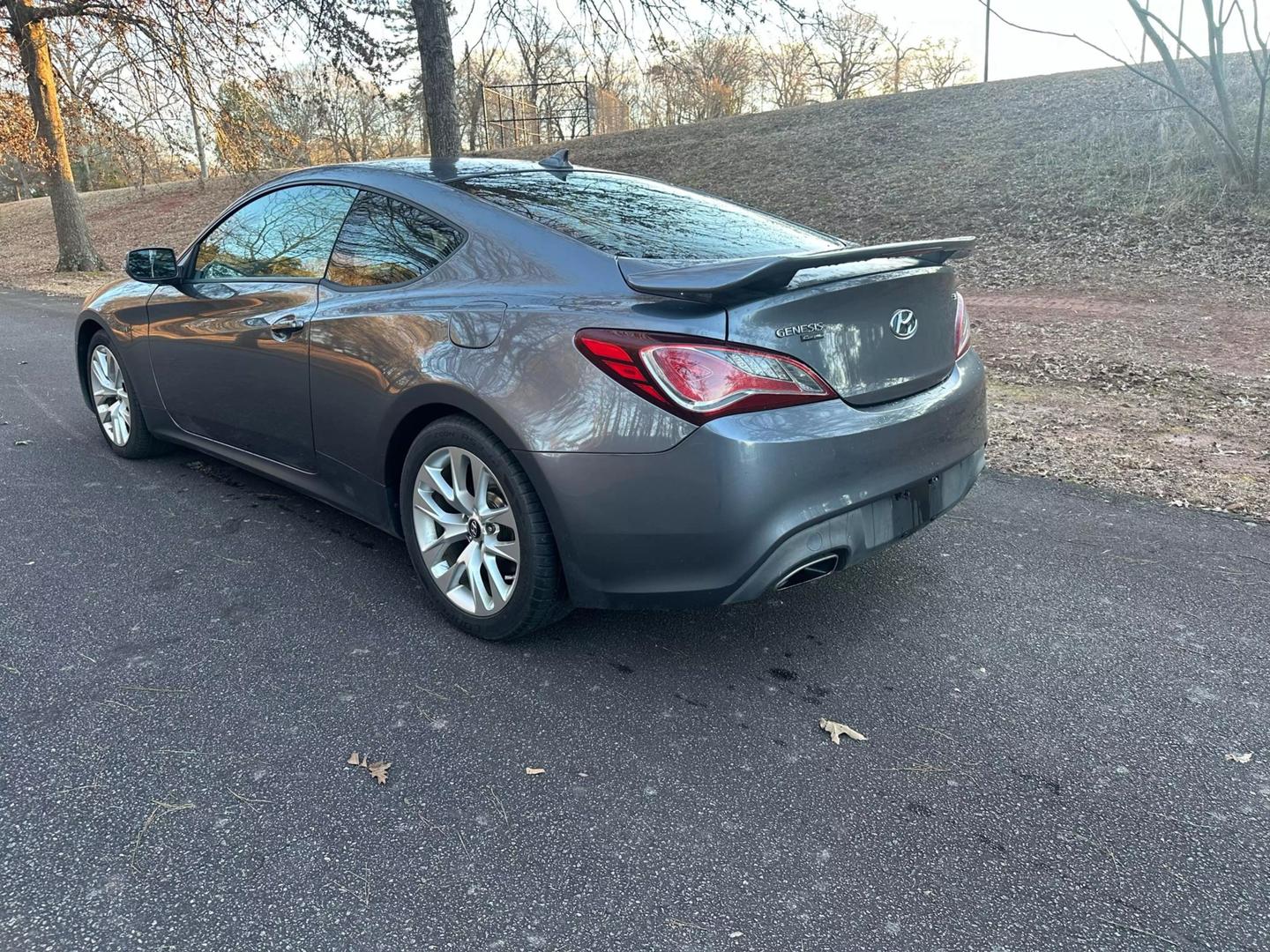 2015 Hyundai Genesis Coupe Base photo 7