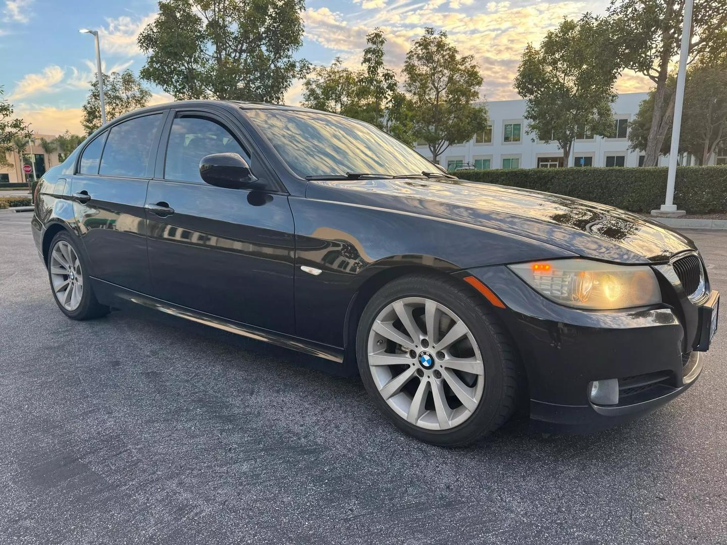 2011 BMW 3 Series 328i photo 6