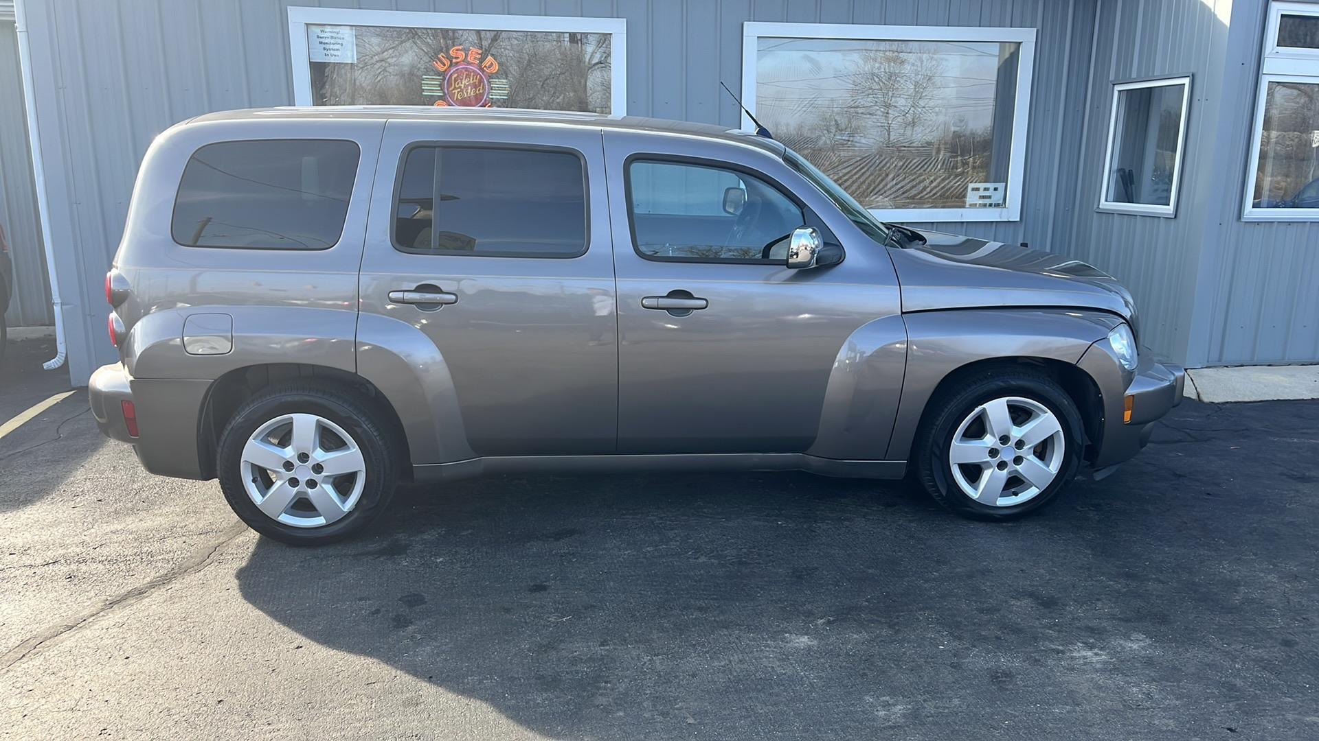 2011 Chevrolet HHR LT photo 6