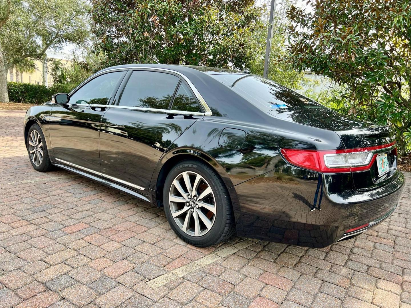 2017 Lincoln Continental Premiere Livery photo 4