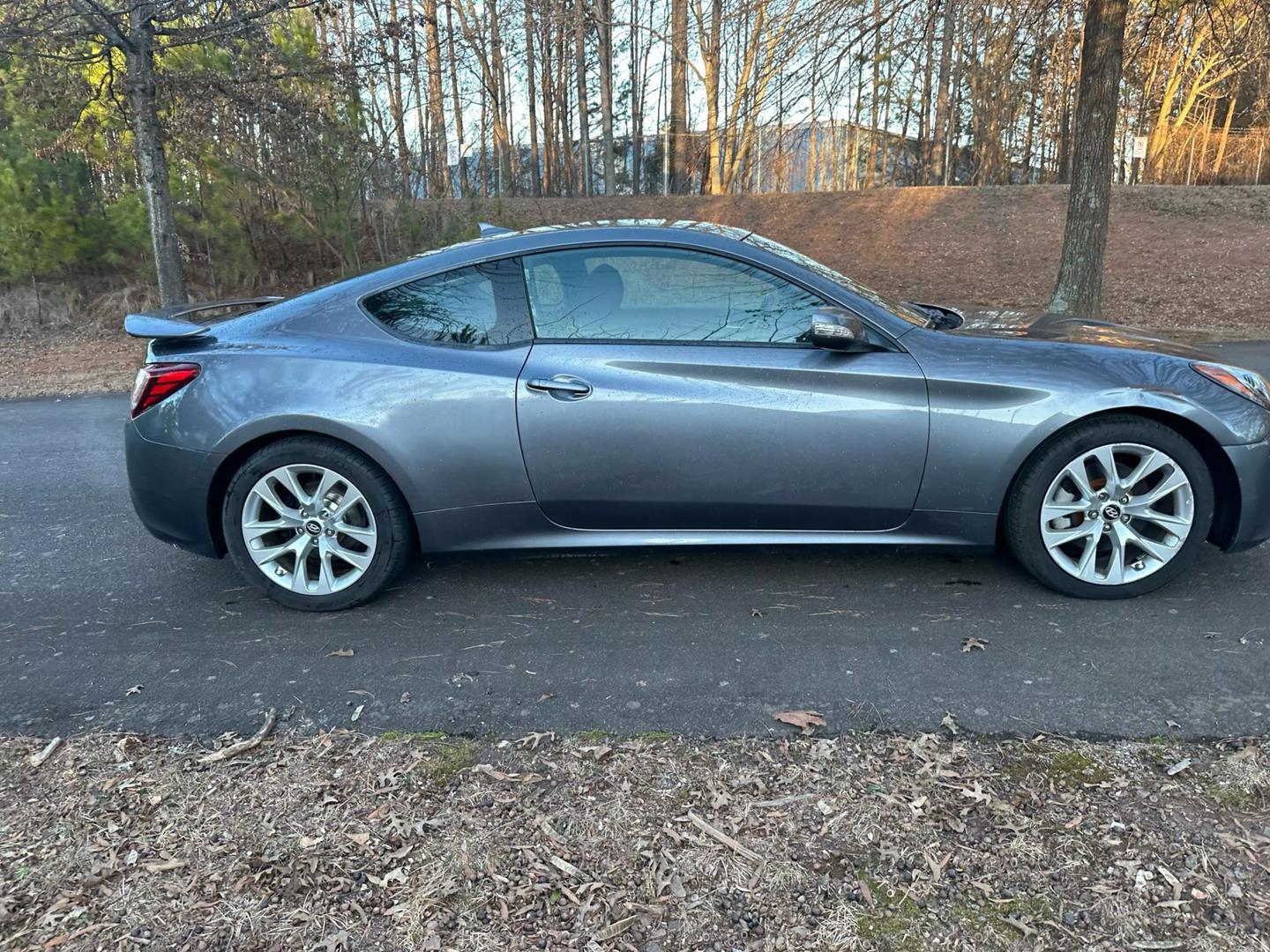 2015 Hyundai Genesis Coupe Base photo 5