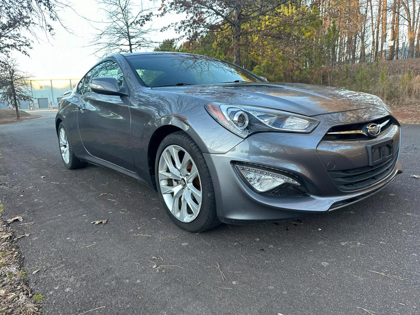 2015 Hyundai Genesis Coupe Base photo 2