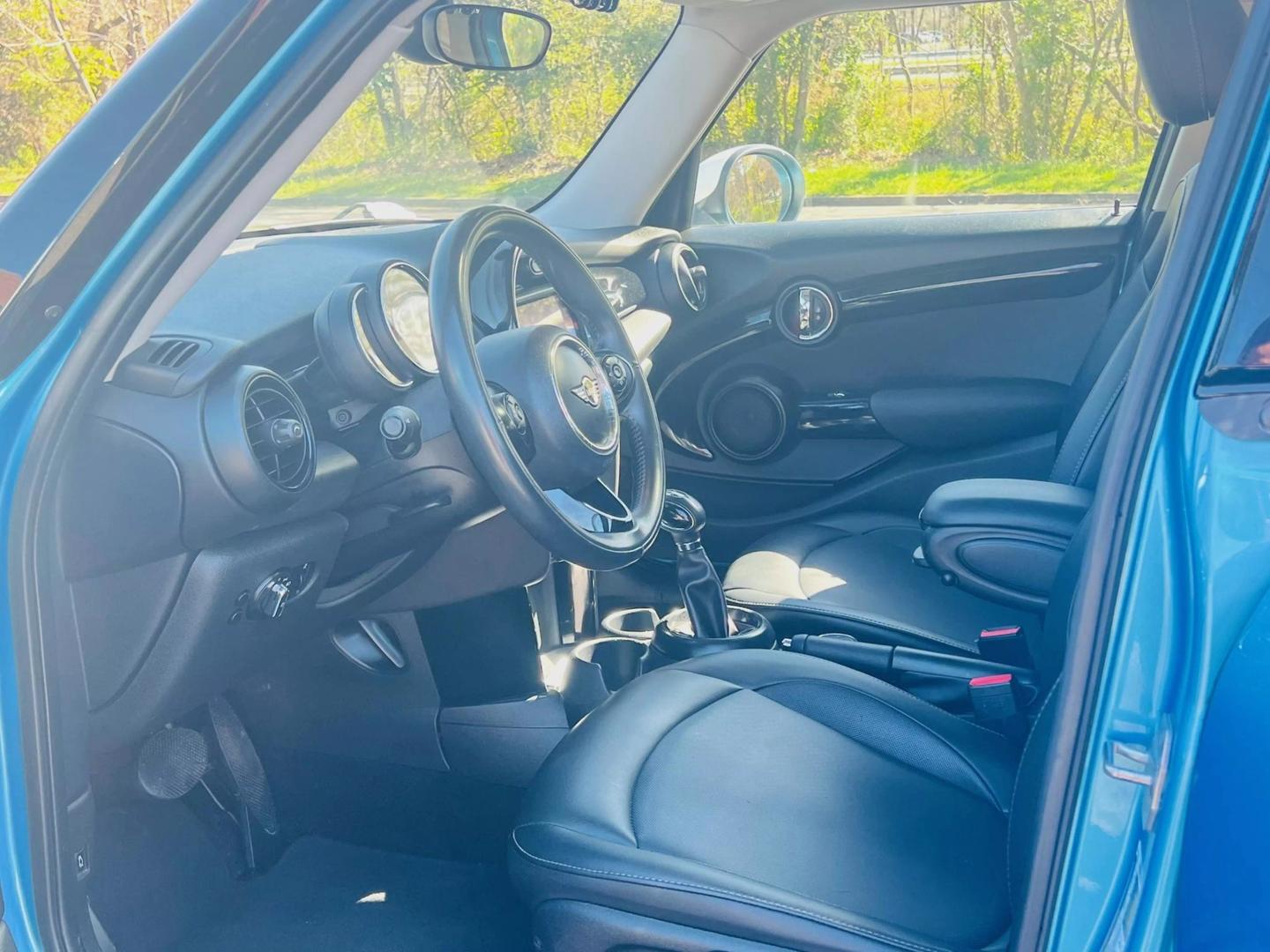 2019 MINI Hardtop 4 Door Base photo 15