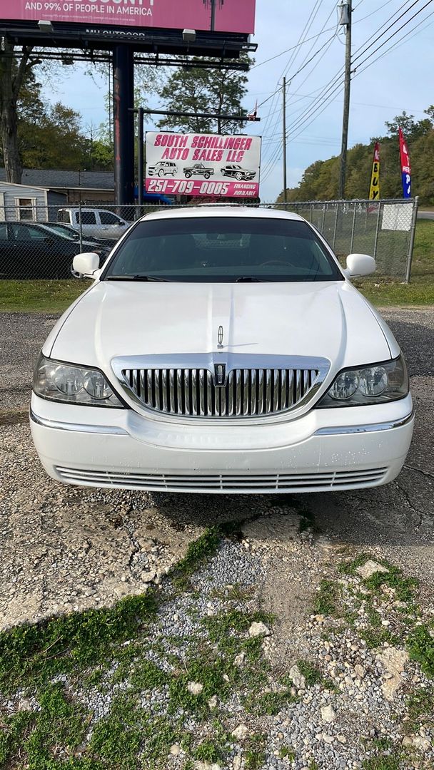 2011 Lincoln Town Car Signature Limited