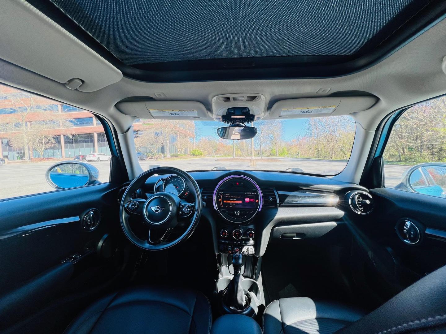 2019 MINI Hardtop 4 Door Base photo 18