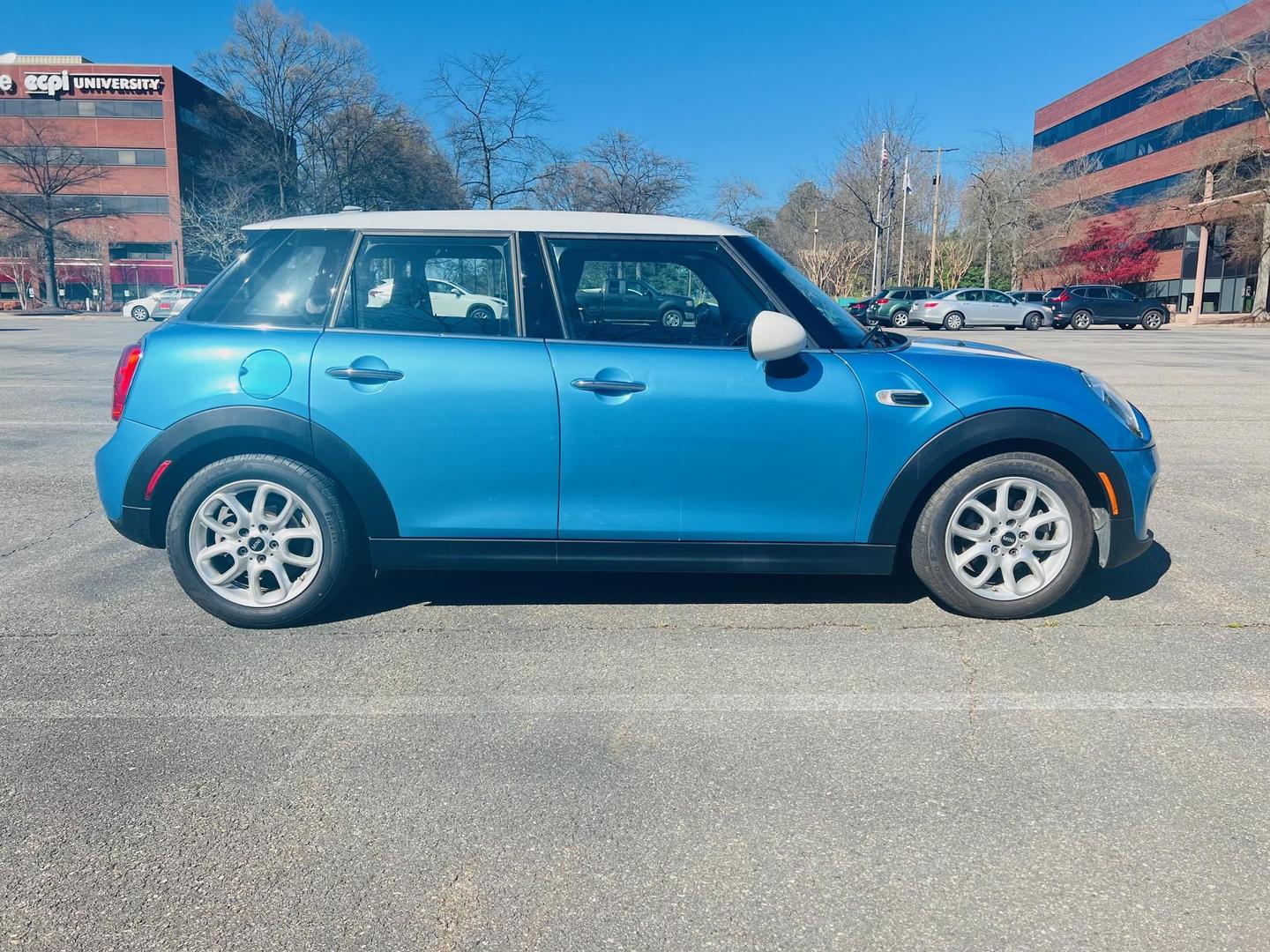 2019 MINI Hardtop 4 Door Base photo 6