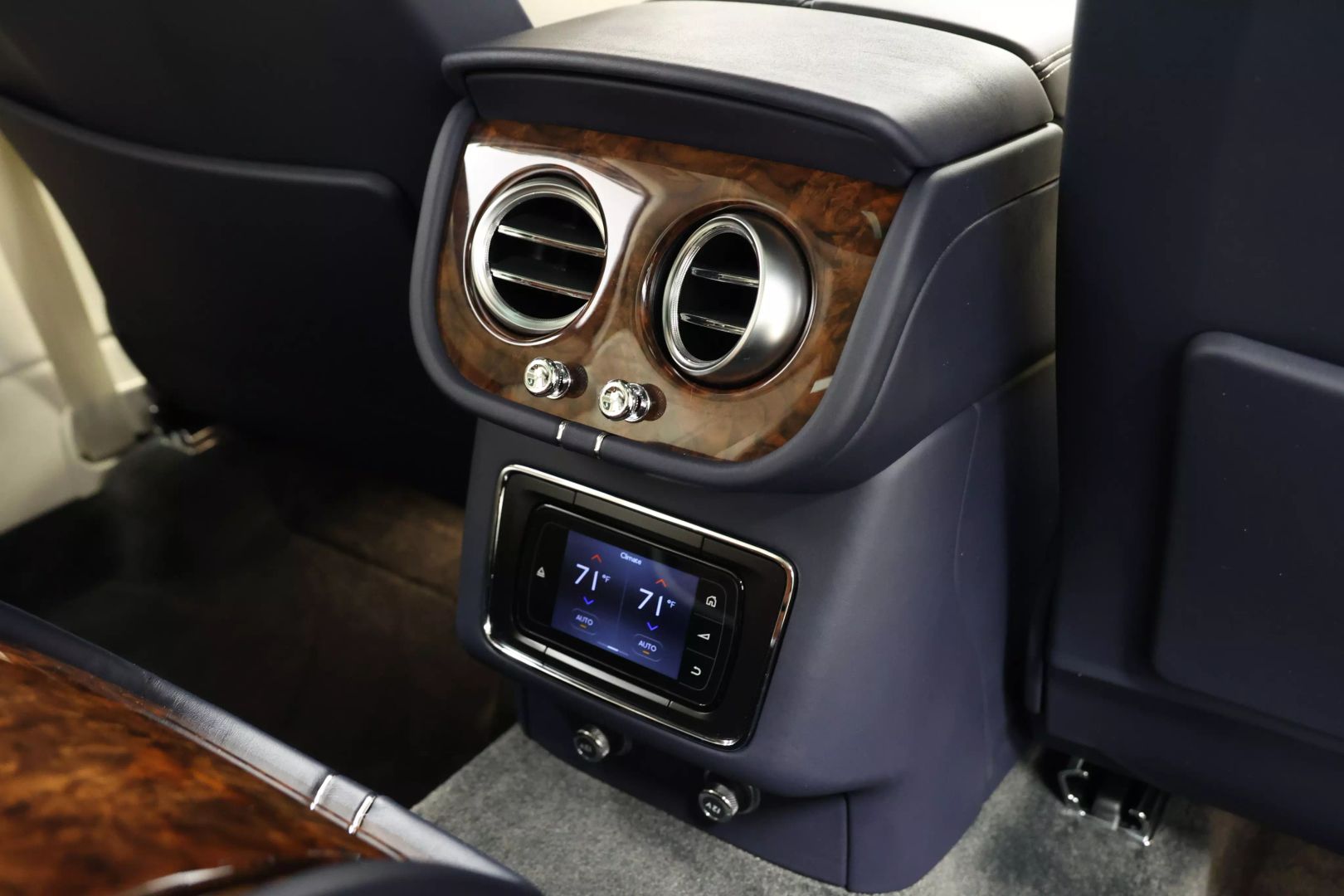 2017 Bentley Bentayga - Image 93