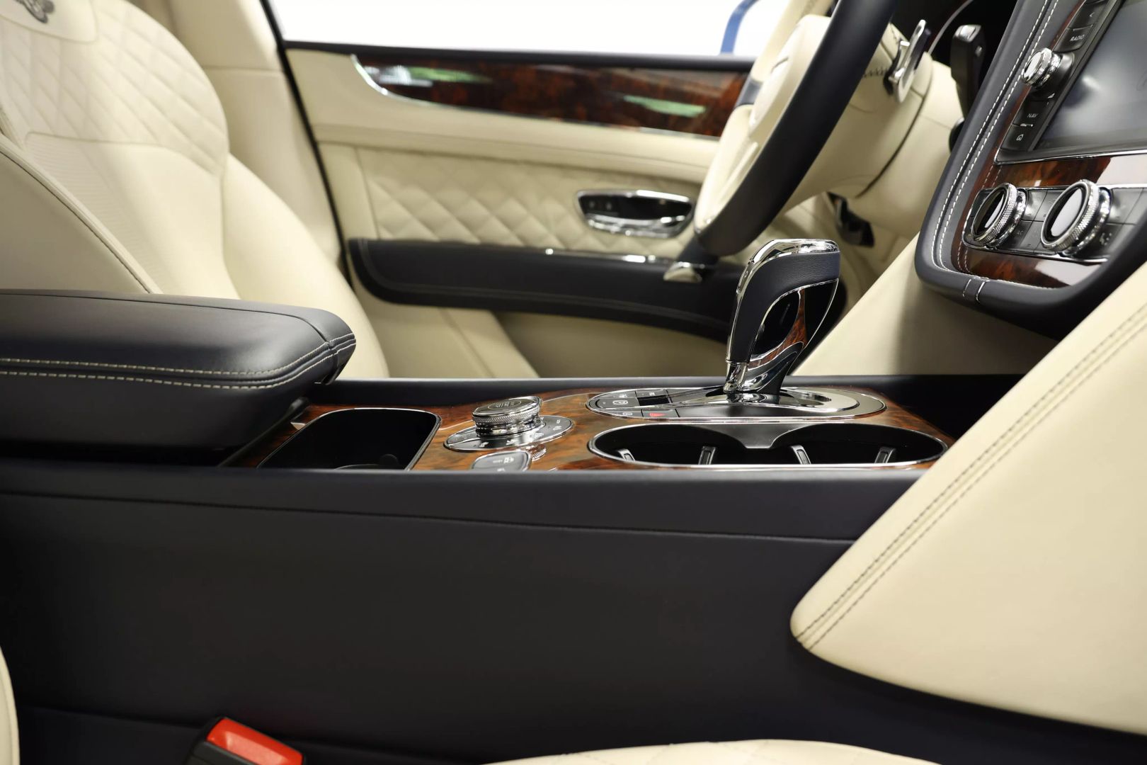 2017 Bentley Bentayga - Image 112