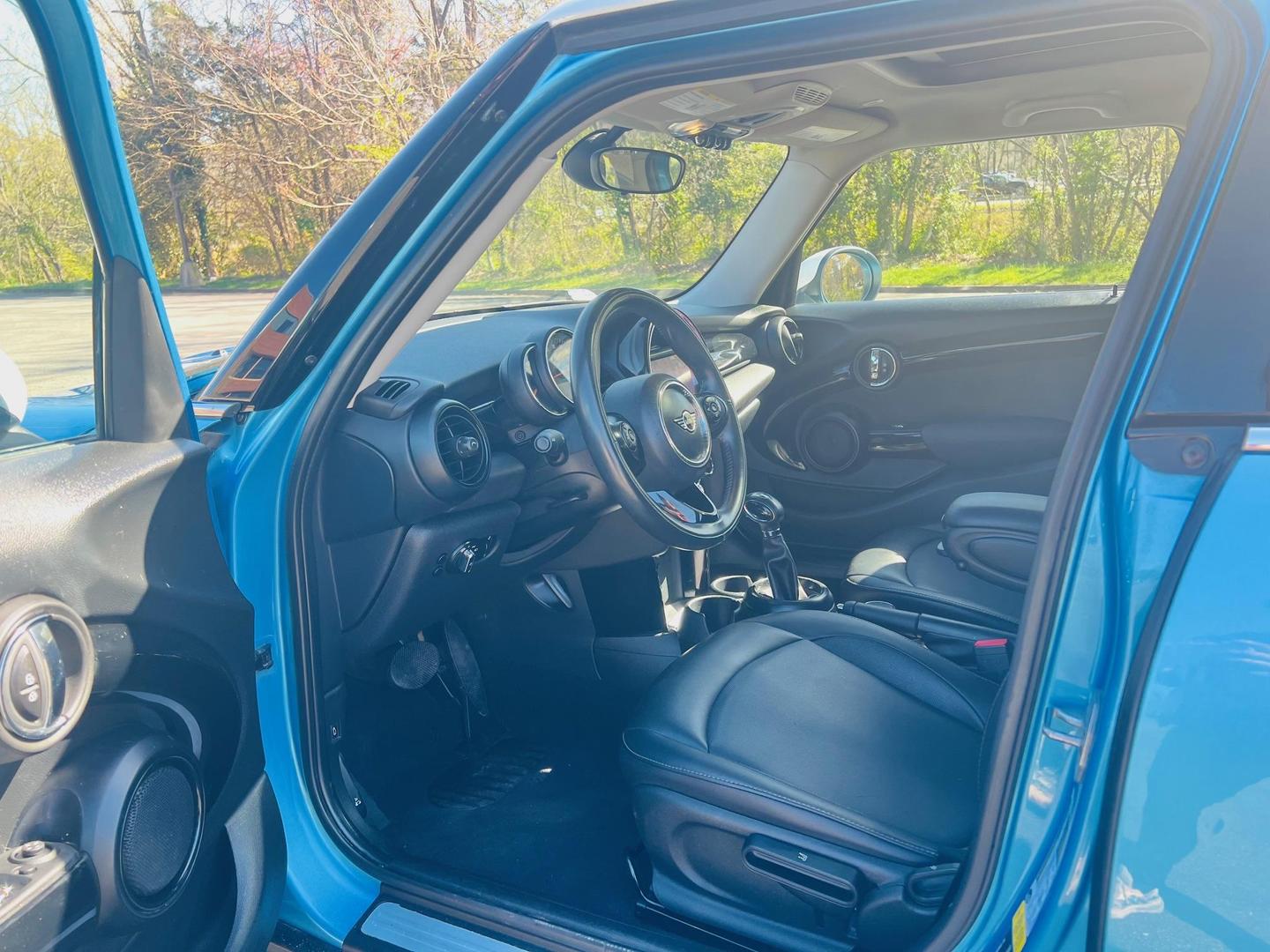 2019 MINI Hardtop 4 Door Base photo 11