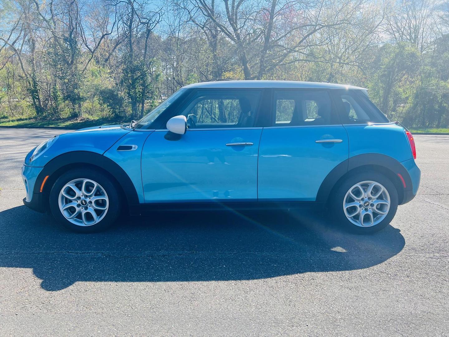 2019 MINI Hardtop 4 Door Base photo 2