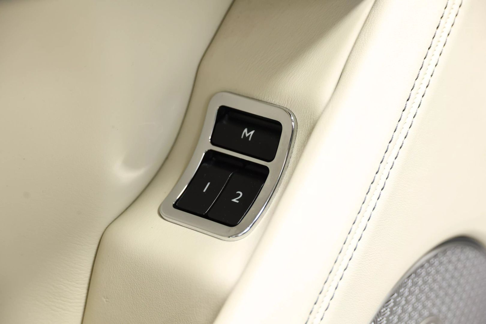 2017 Bentley Bentayga - Image 60
