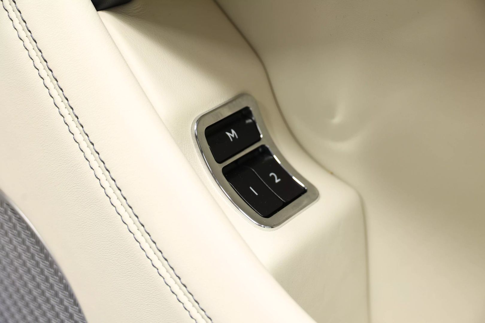 2017 Bentley Bentayga - Image 105
