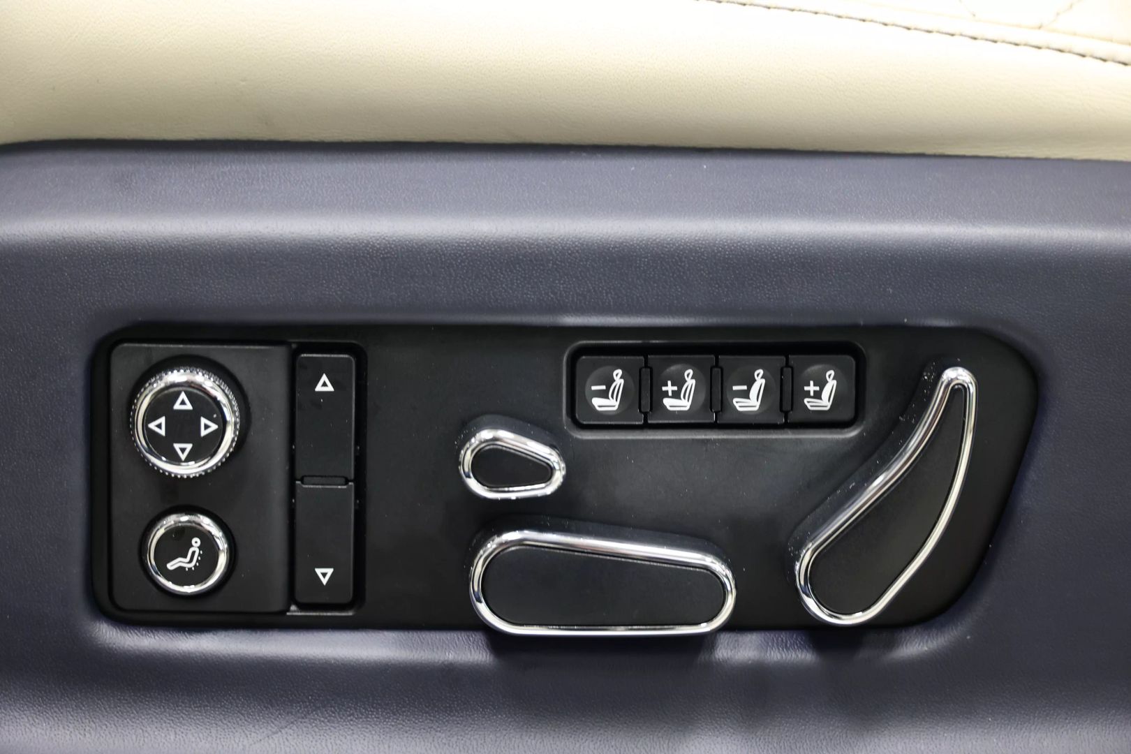 2017 Bentley Bentayga - Image 22
