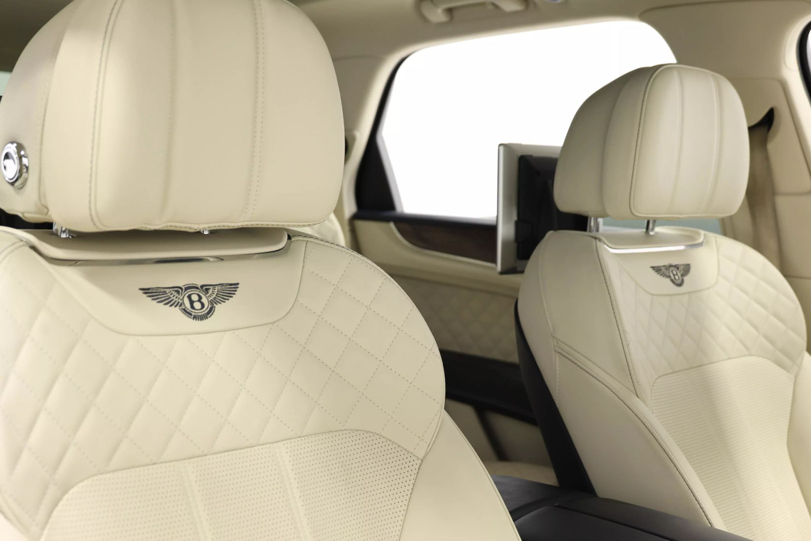 2017 Bentley Bentayga - Image 110
