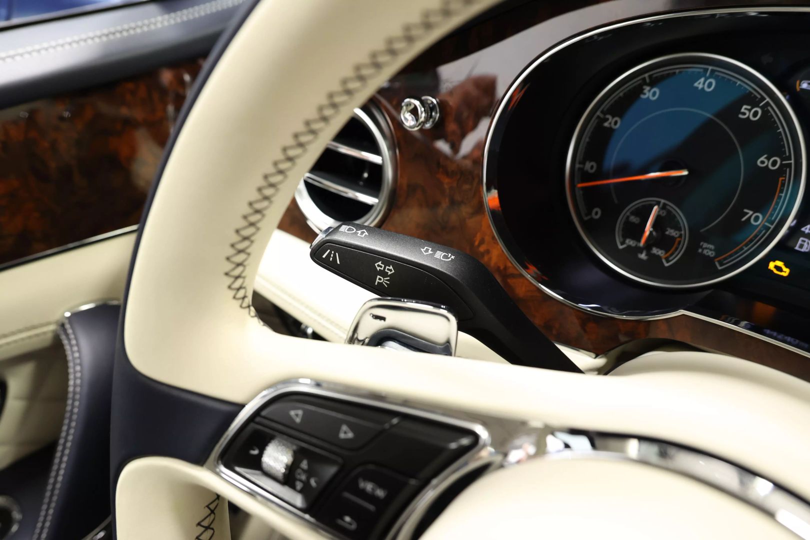 2017 Bentley Bentayga - Image 26