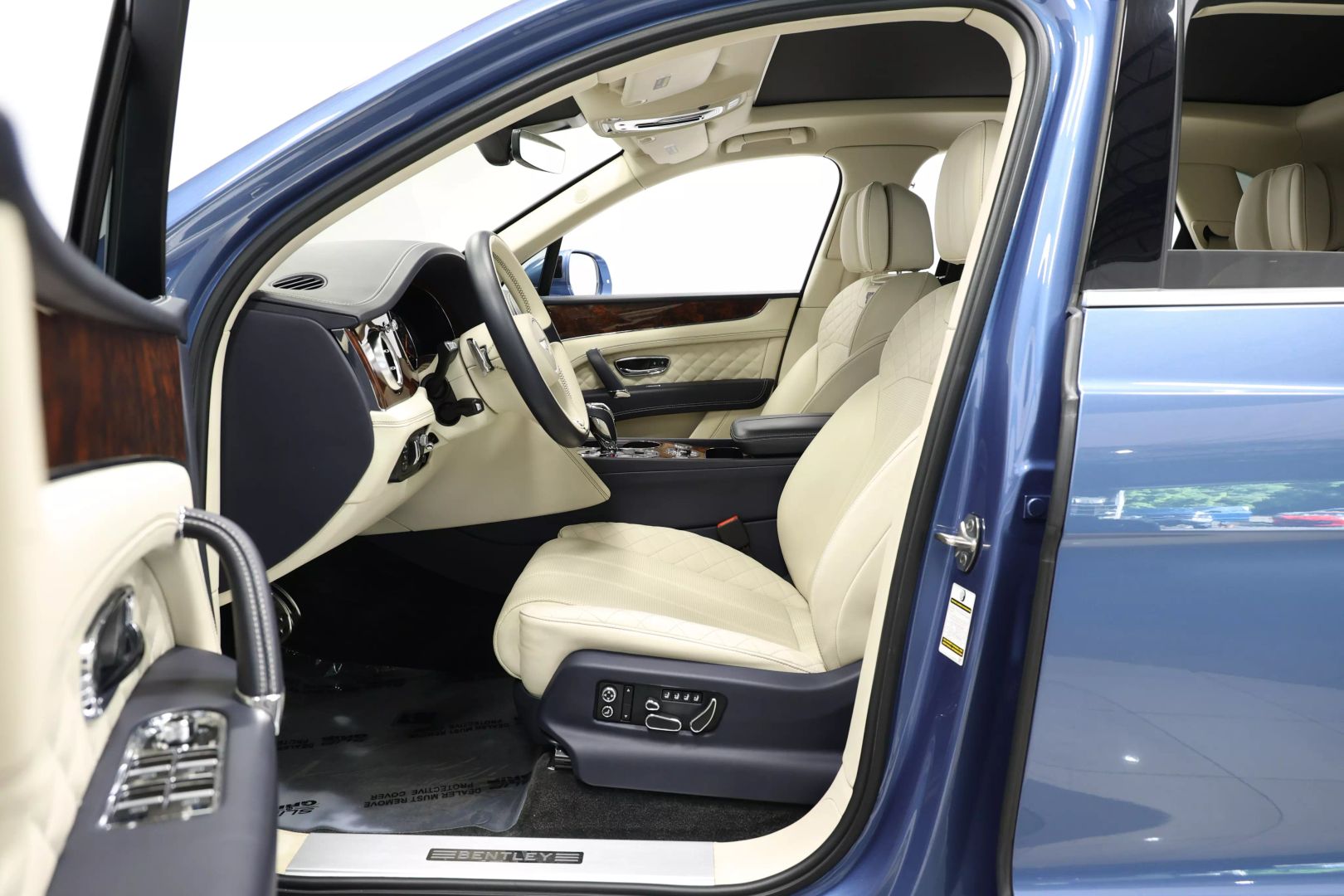 2017 Bentley Bentayga - Image 16