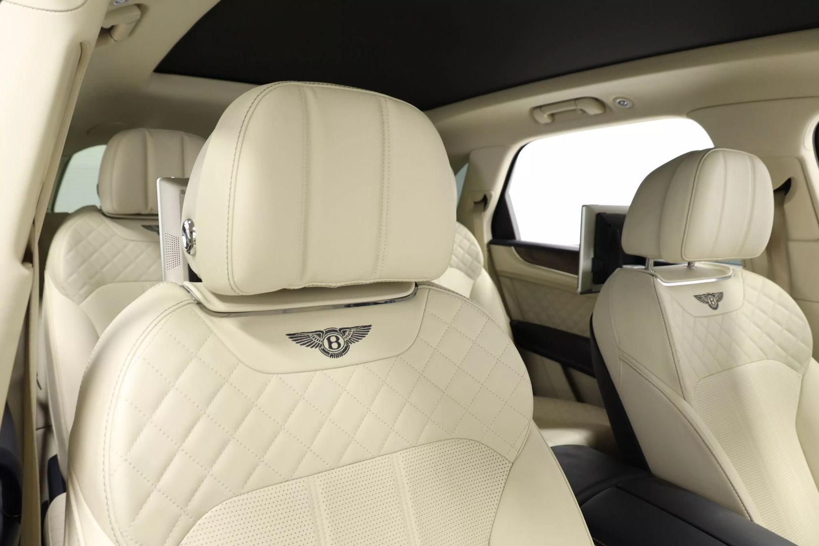 2017 Bentley Bentayga - Image 111