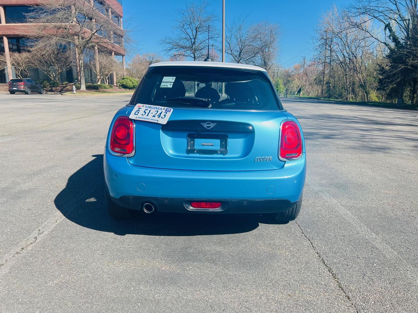 2019 MINI Hardtop 4 Door Base photo 4