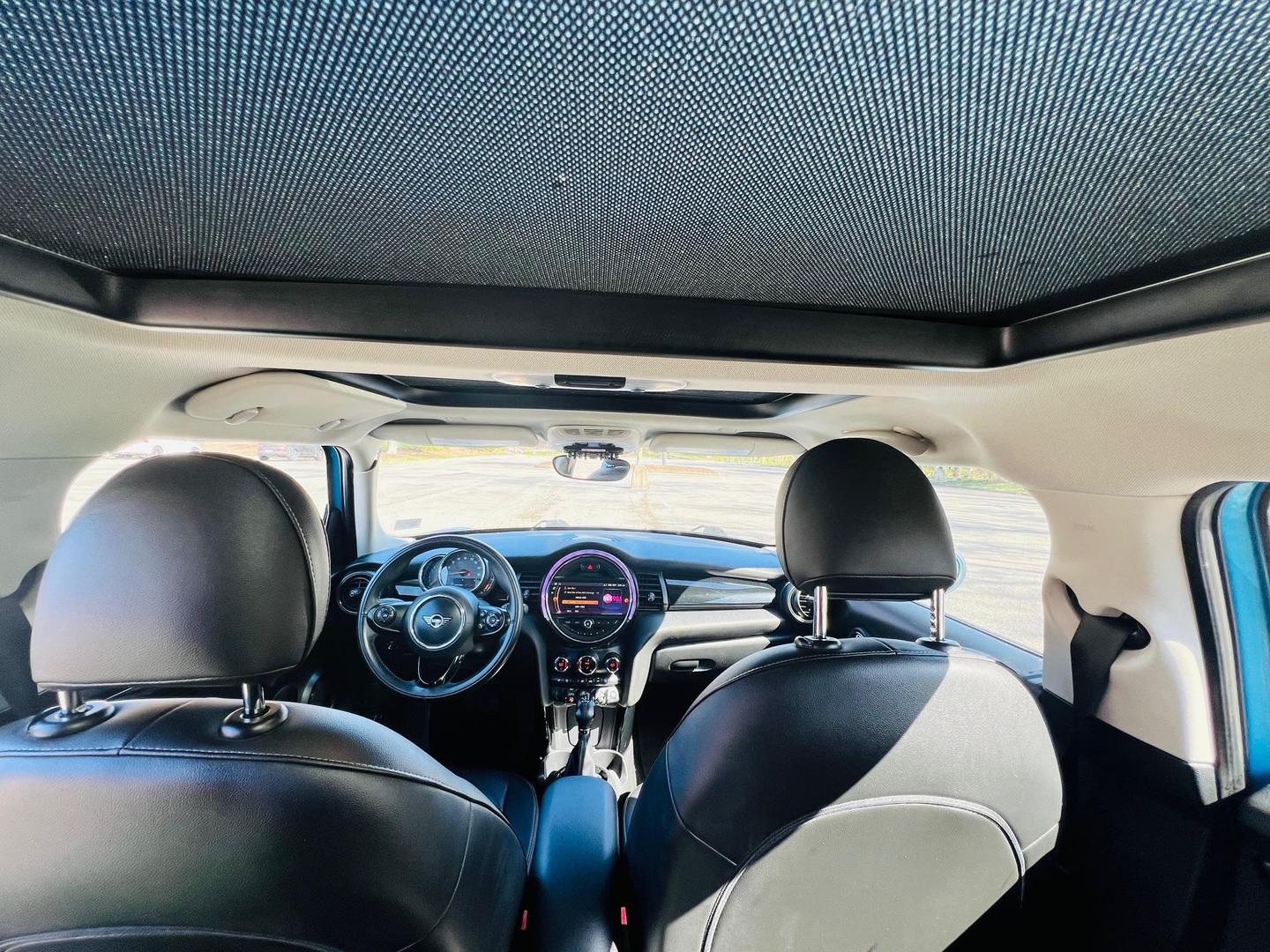 2019 MINI Hardtop 4 Door Base photo 17