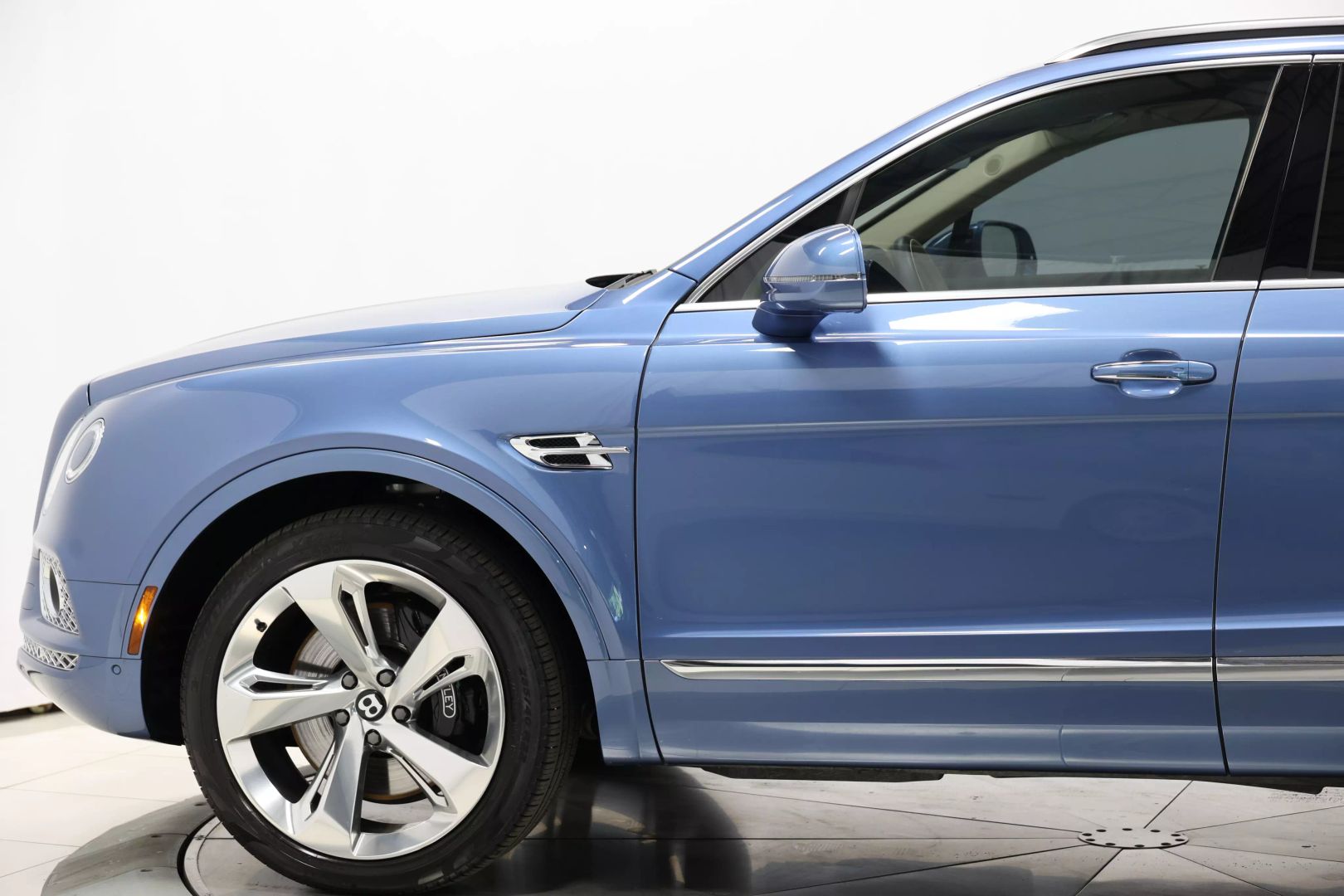 2017 Bentley Bentayga - Image 9
