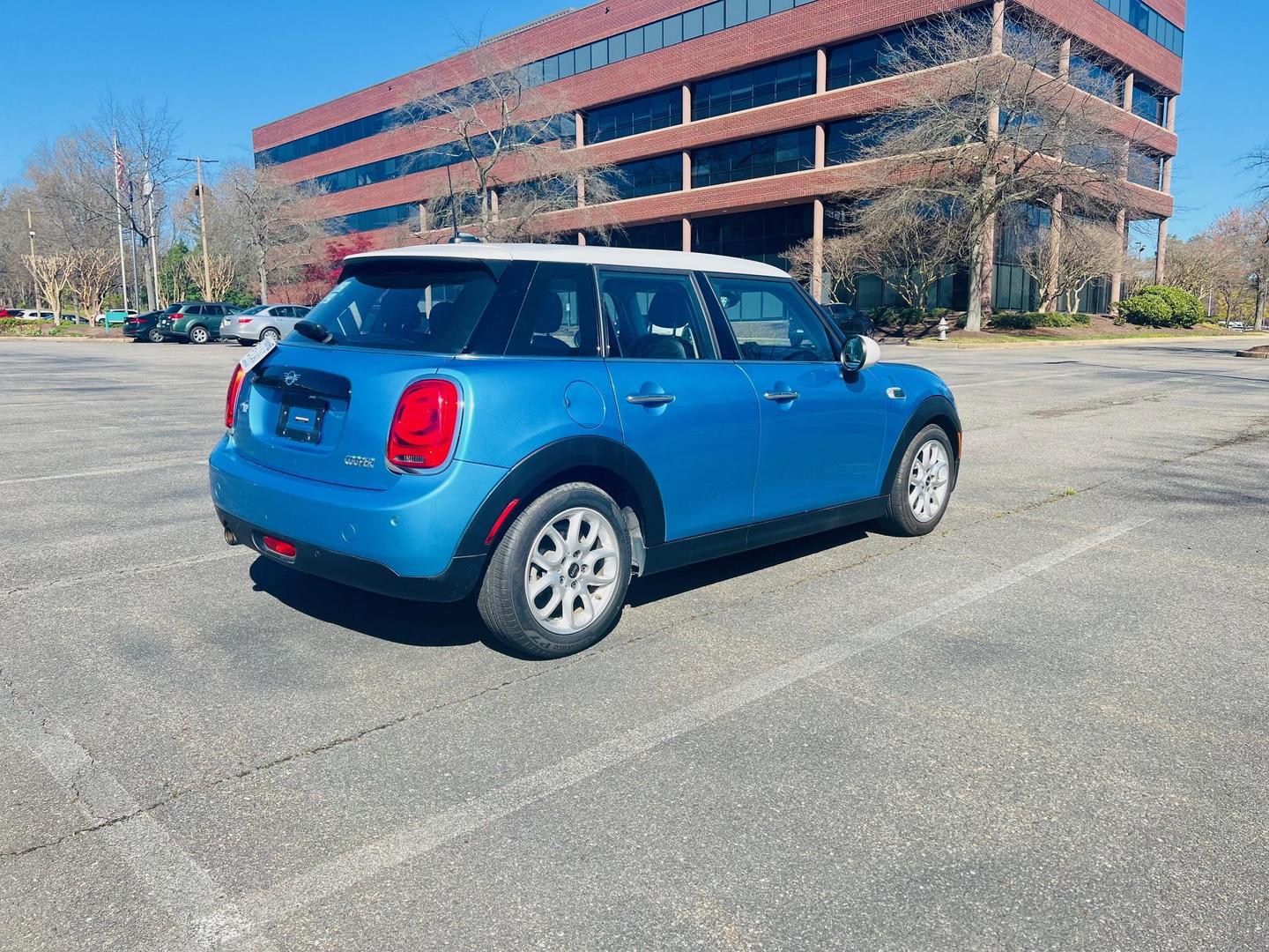 2019 MINI Hardtop 4 Door Base photo 5