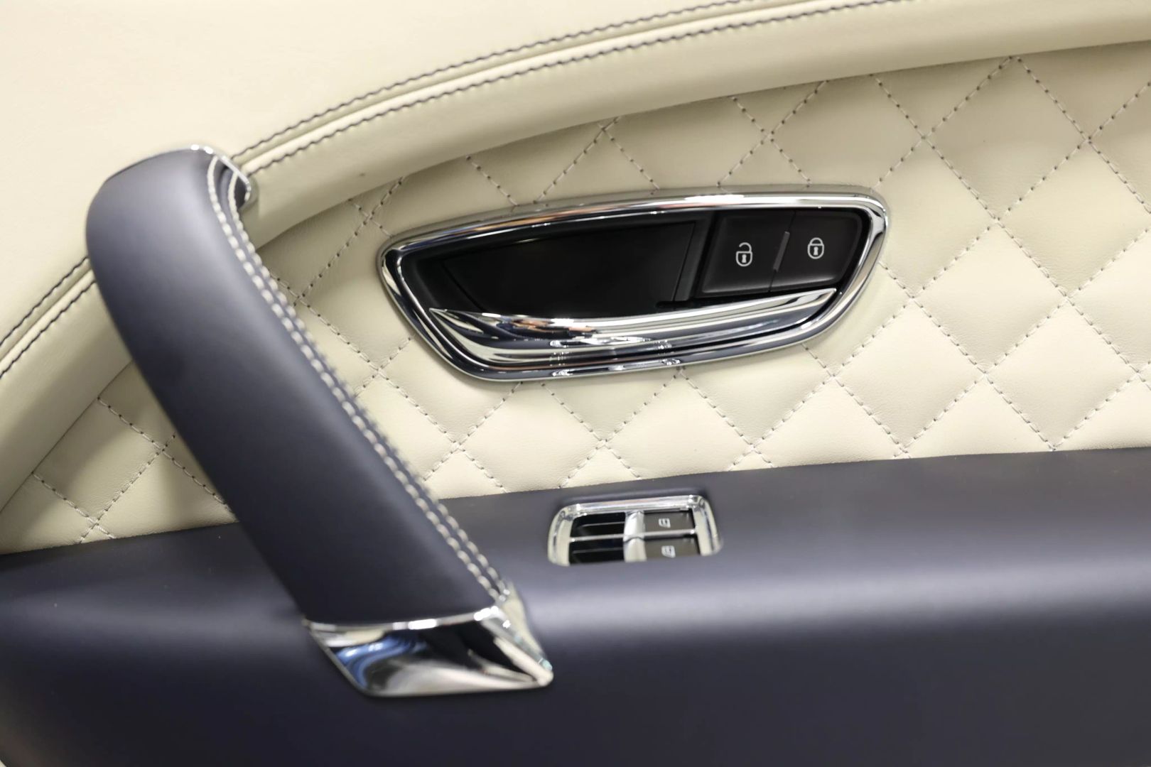 2017 Bentley Bentayga - Image 82