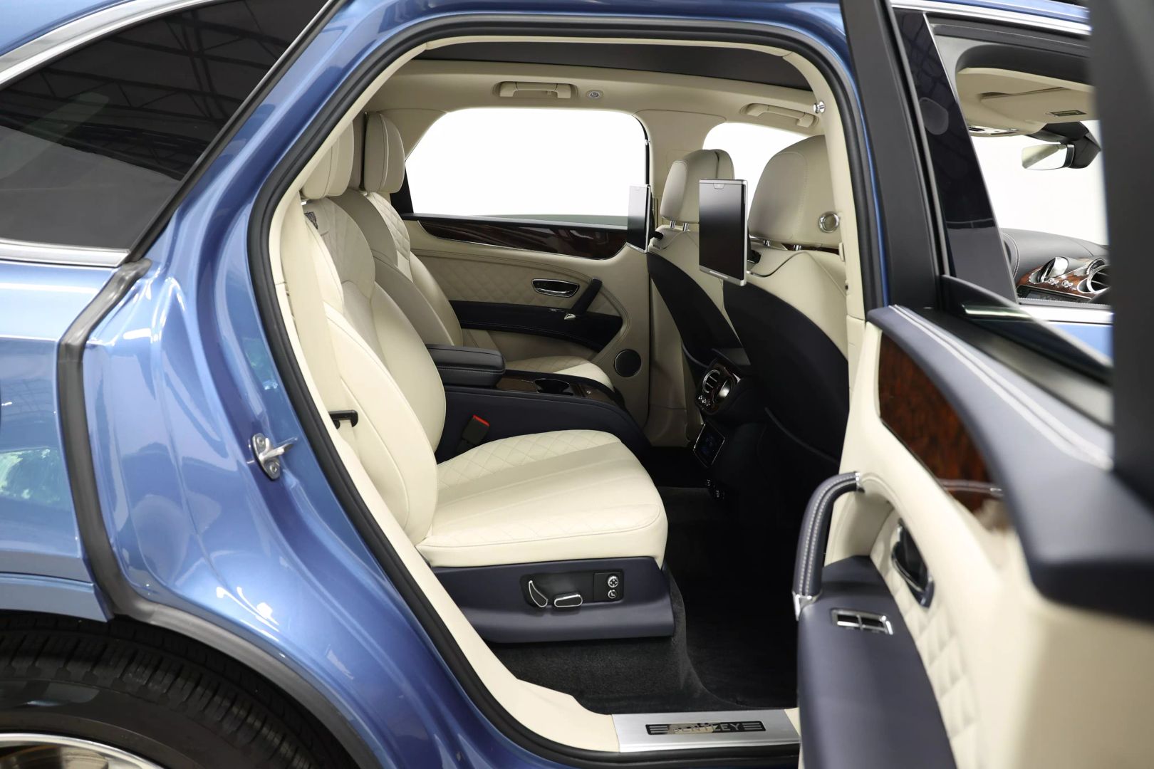 2017 Bentley Bentayga - Image 85
