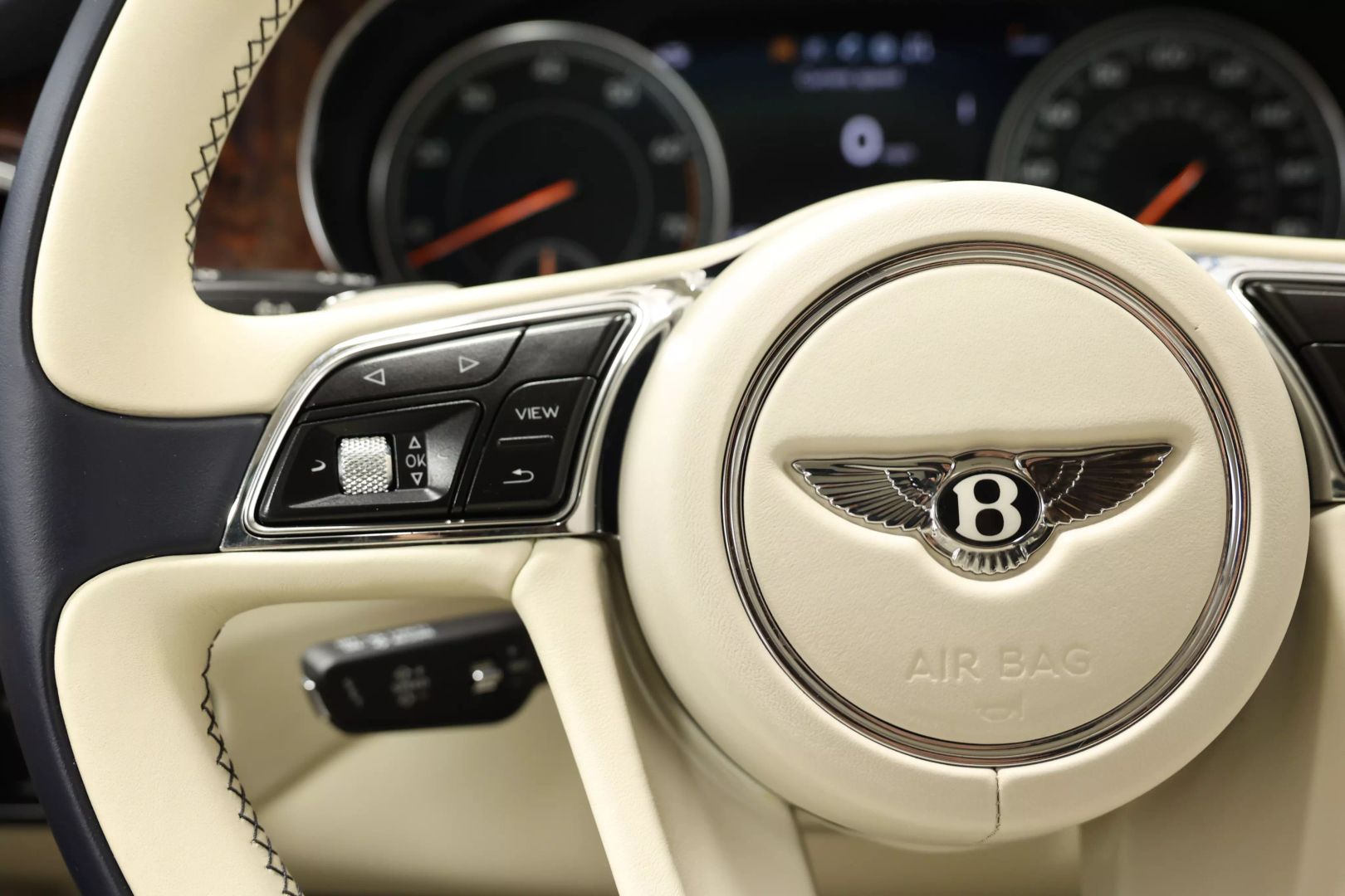 2017 Bentley Bentayga - Image 25