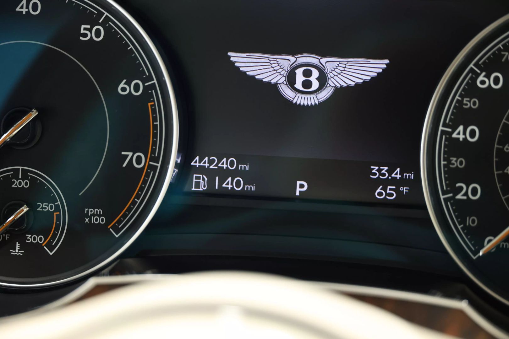 2017 Bentley Bentayga - Image 32