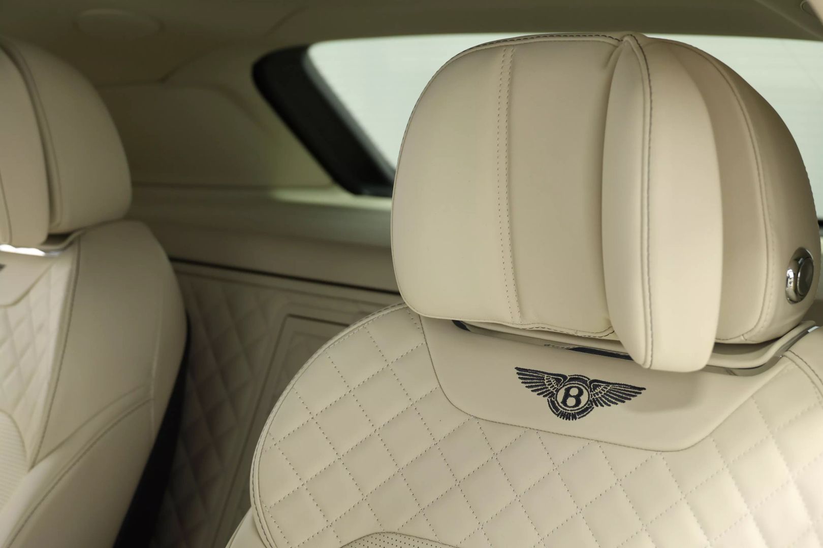 2017 Bentley Bentayga - Image 65