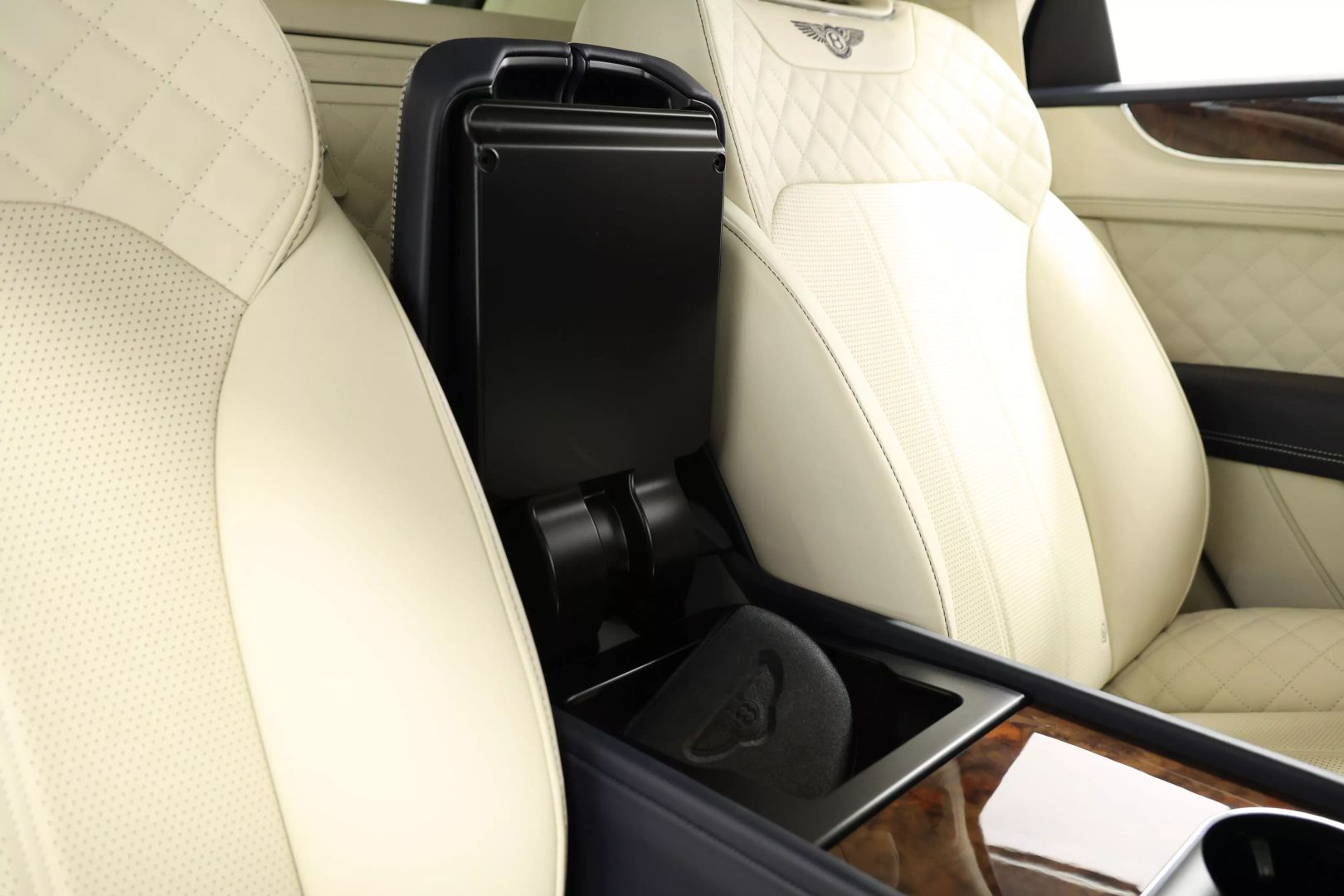 2017 Bentley Bentayga - Image 90