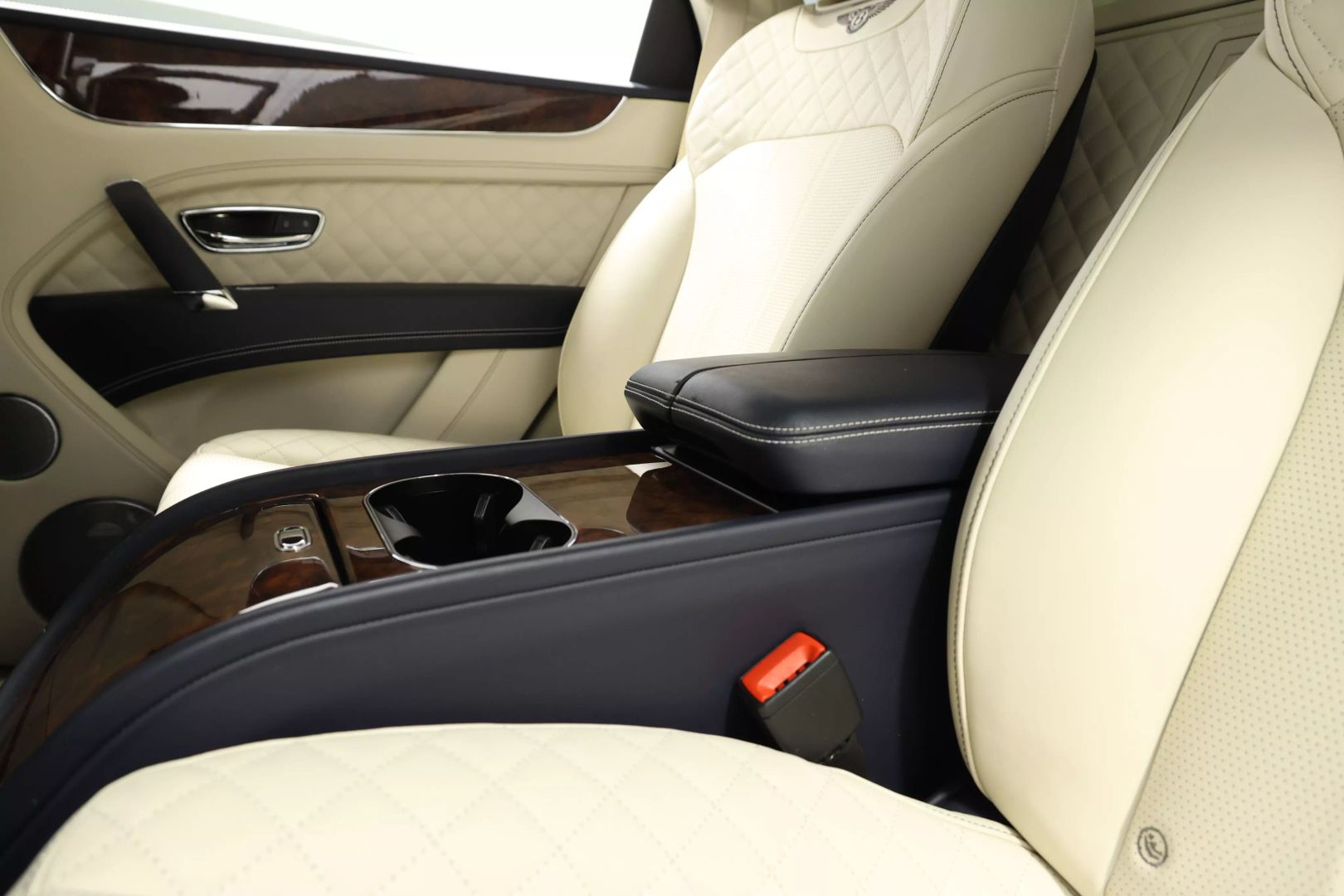 2017 Bentley Bentayga - Image 66