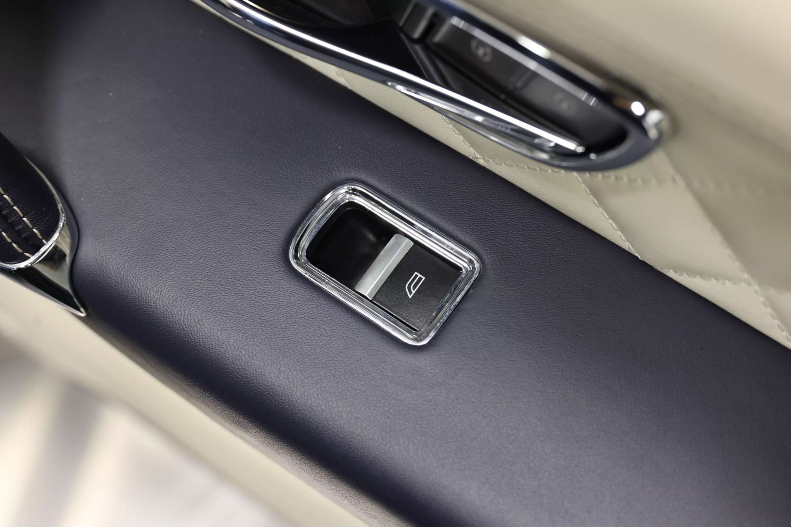 2017 Bentley Bentayga - Image 103