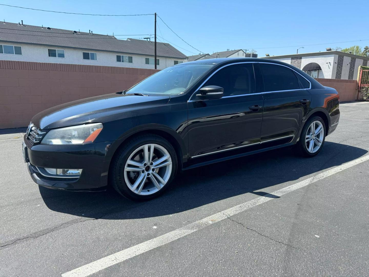 2013 Volkswagen Passat SEL photo 2