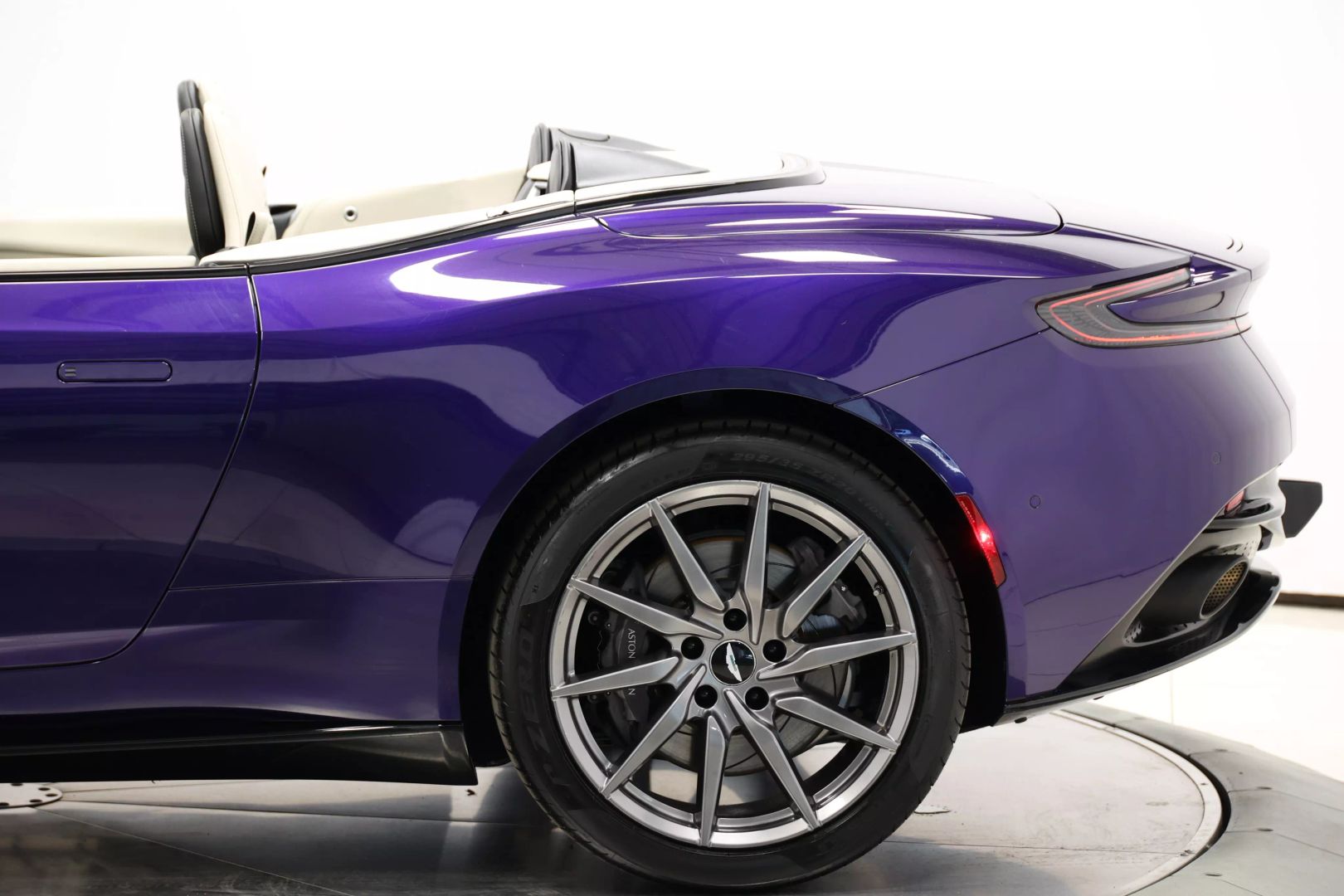 2020 Aston Martin Db11 - Image 10