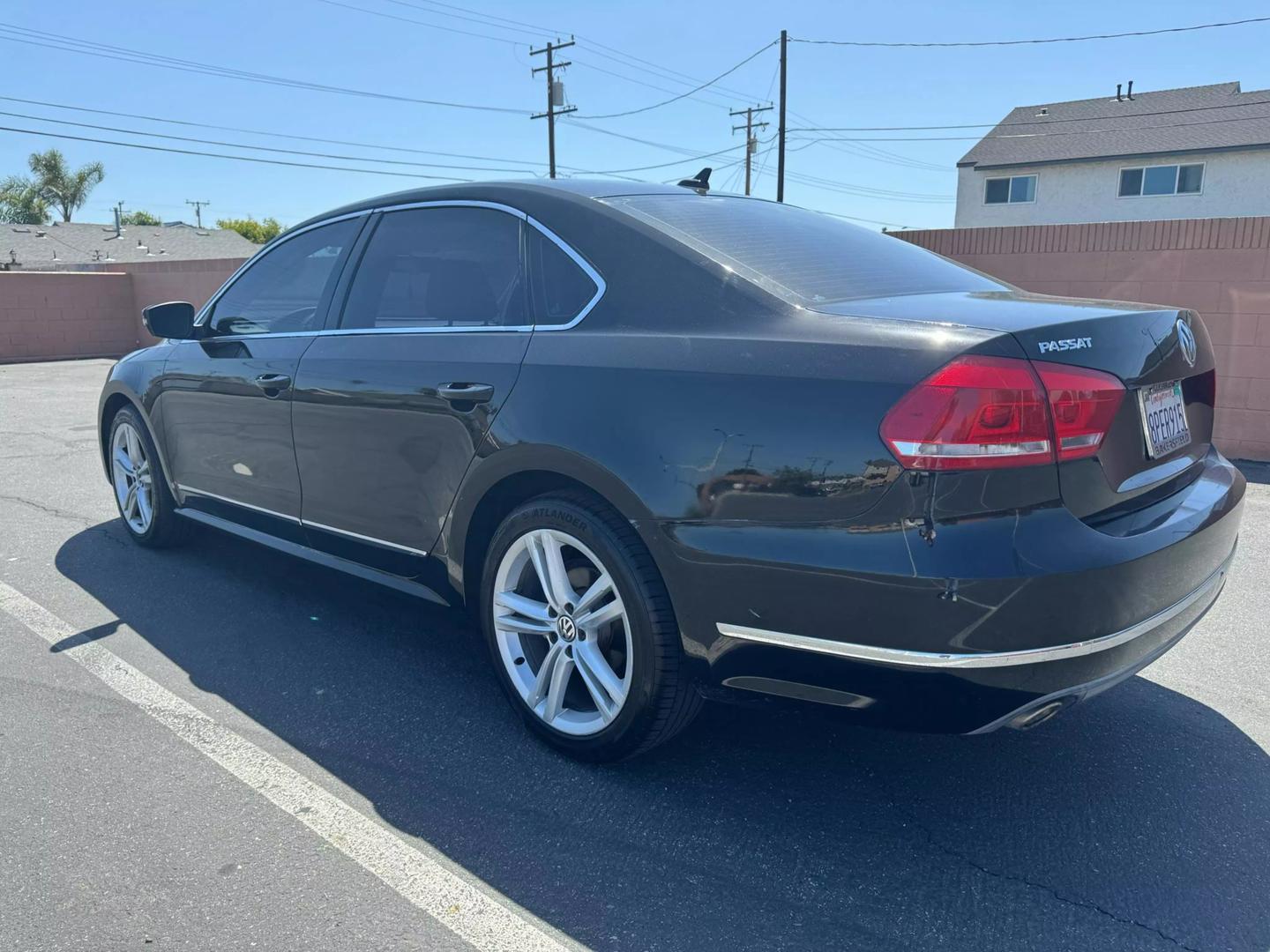 2013 Volkswagen Passat SEL photo 8