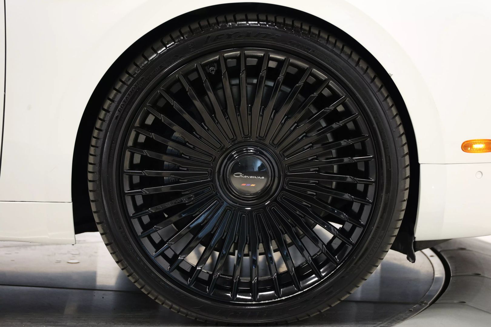2014 Bentley Flying Spur - Image 101
