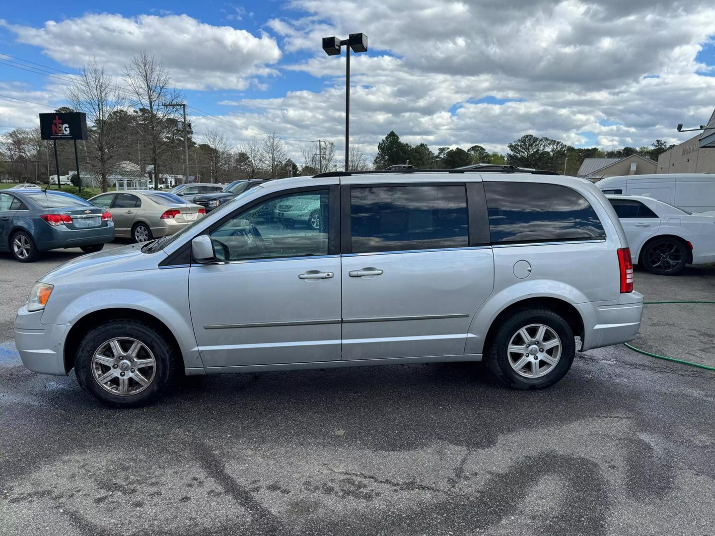 2010 Chrysler Town & Country Touring Plus photo 3