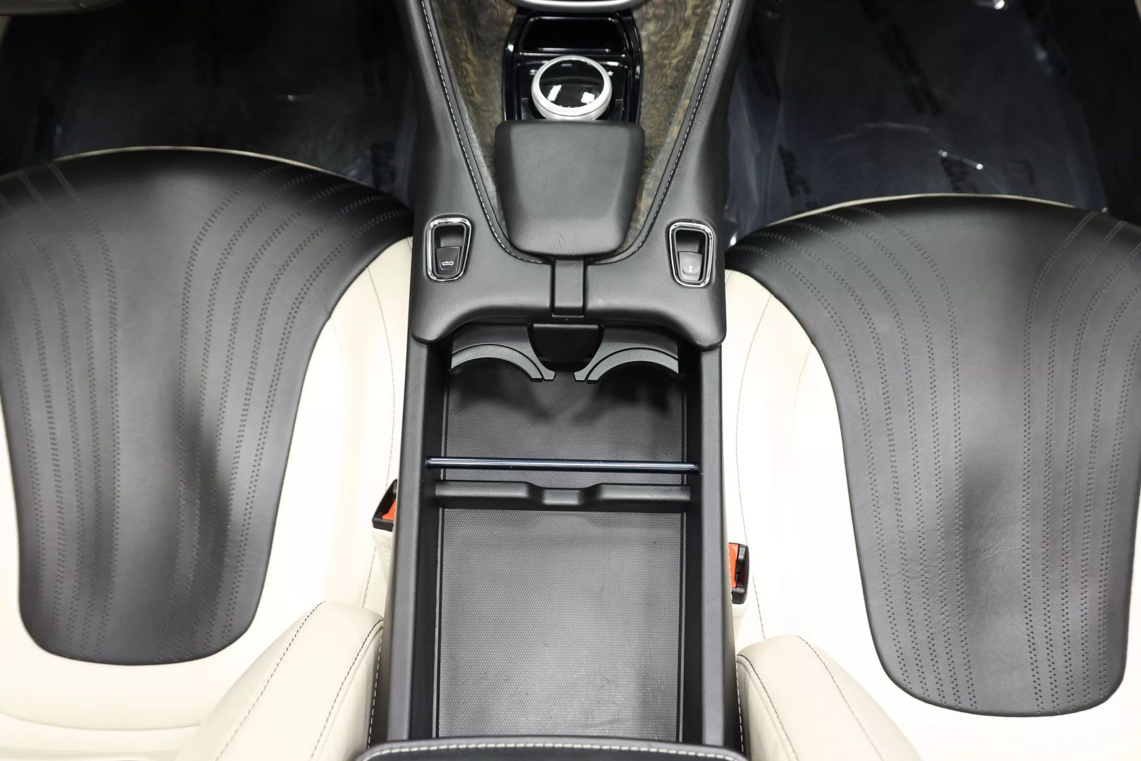 2020 Aston Martin Db11 - Image 43