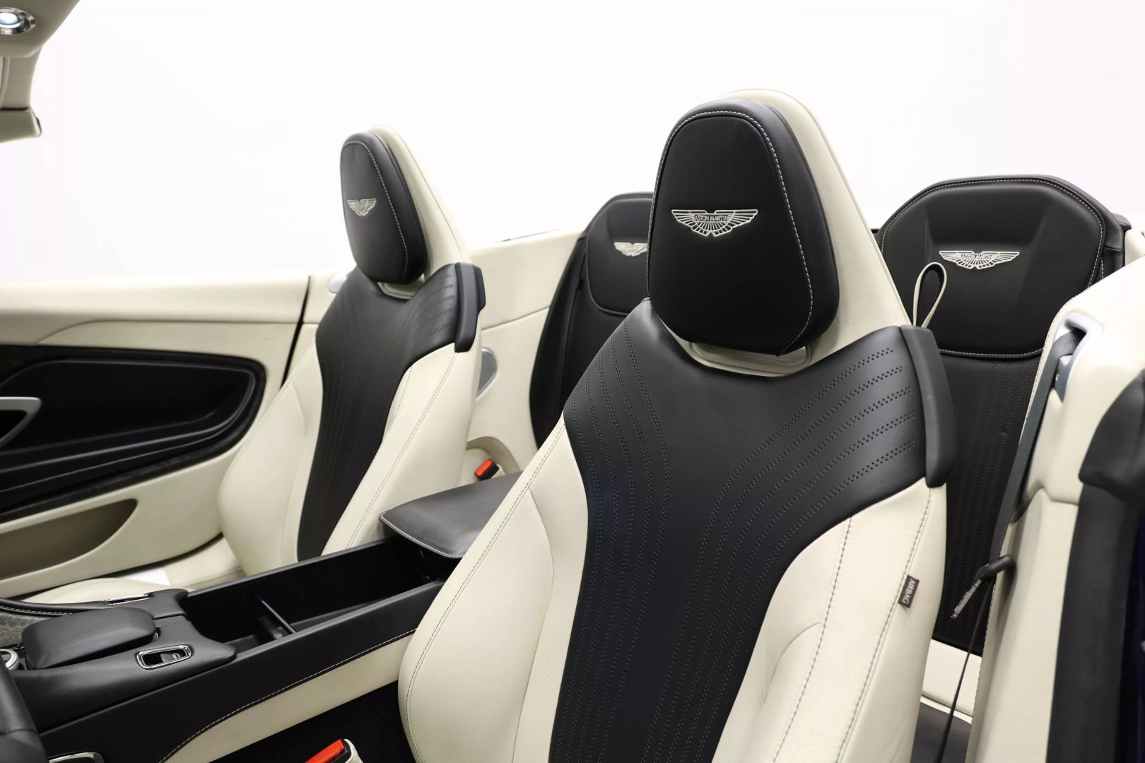 2020 Aston Martin Db11 - Image 17