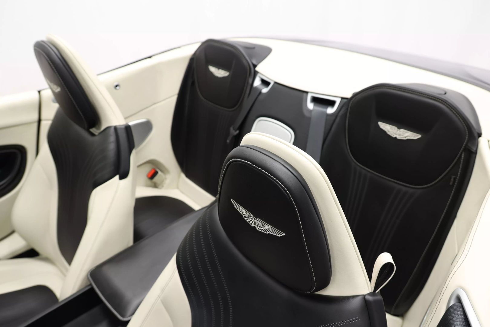 2020 Aston Martin Db11 - Image 22