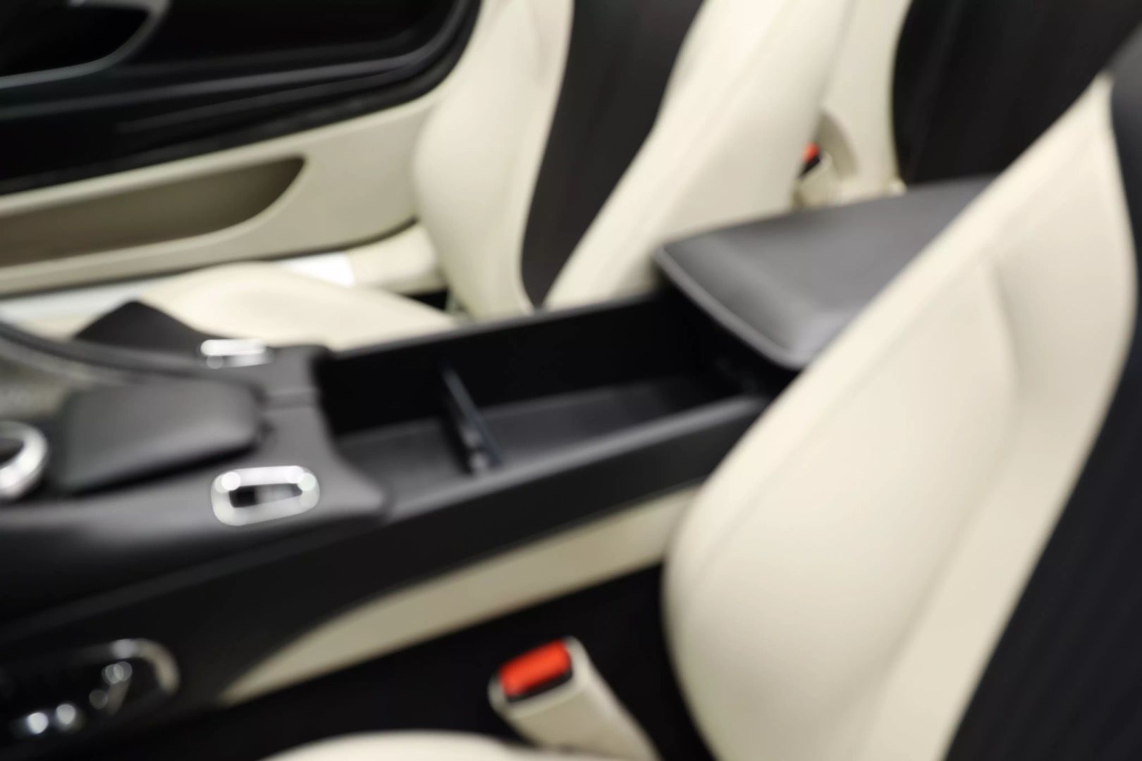 2020 Aston Martin Db11 - Image 19
