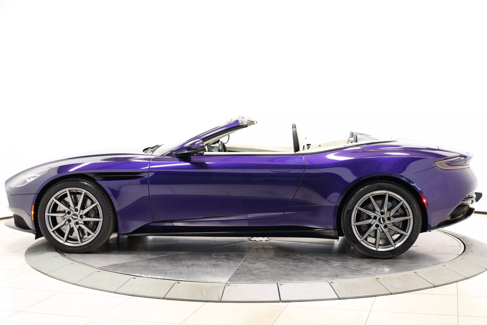 2020 Aston Martin Db11 - Image 11