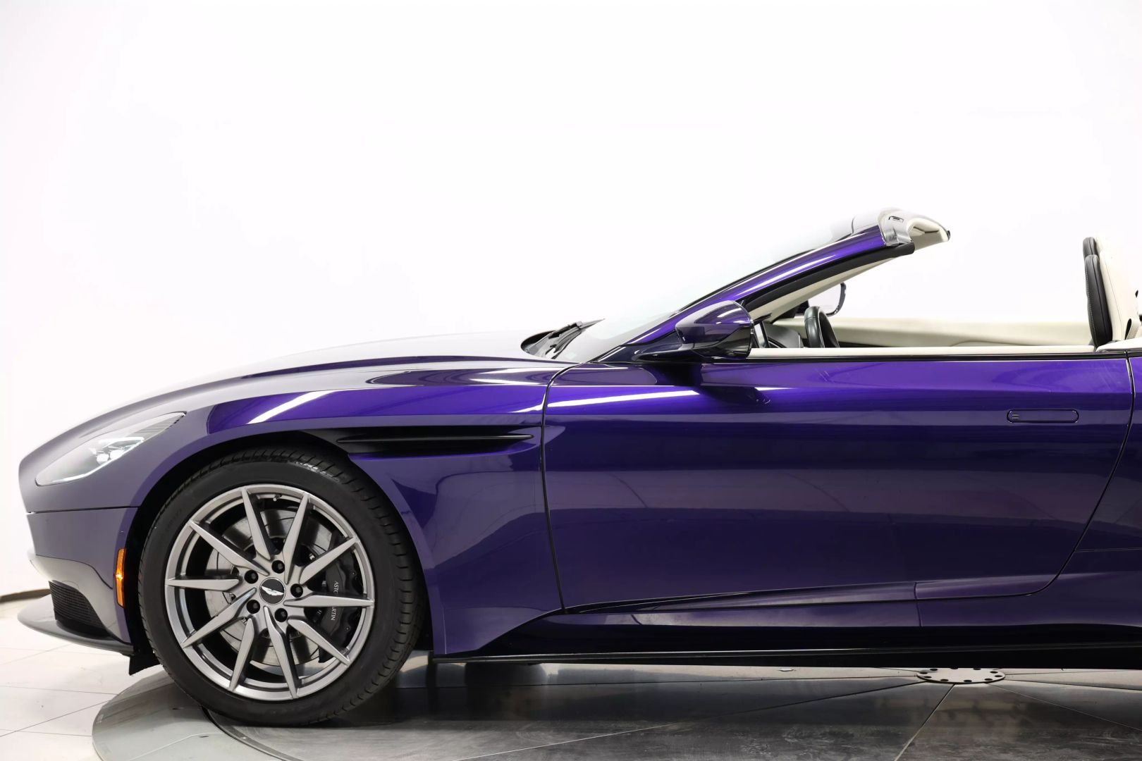 2020 Aston Martin Db11 - Image 9