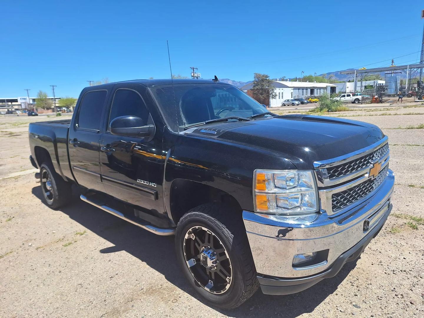 2014 Chevrolet Silverado 2500HD LTZ photo 2