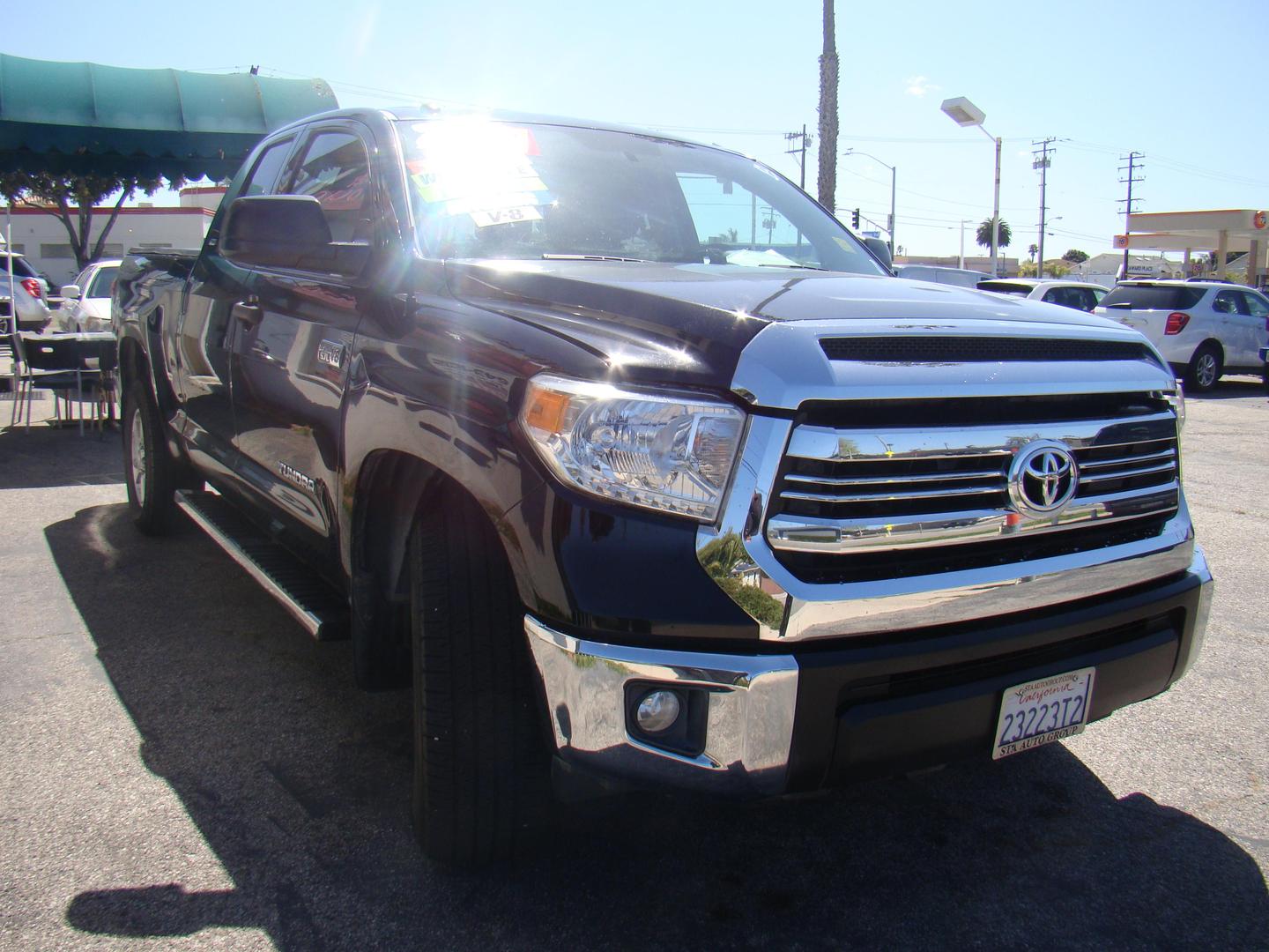 2017 Toyota Tundra SR5 photo 4