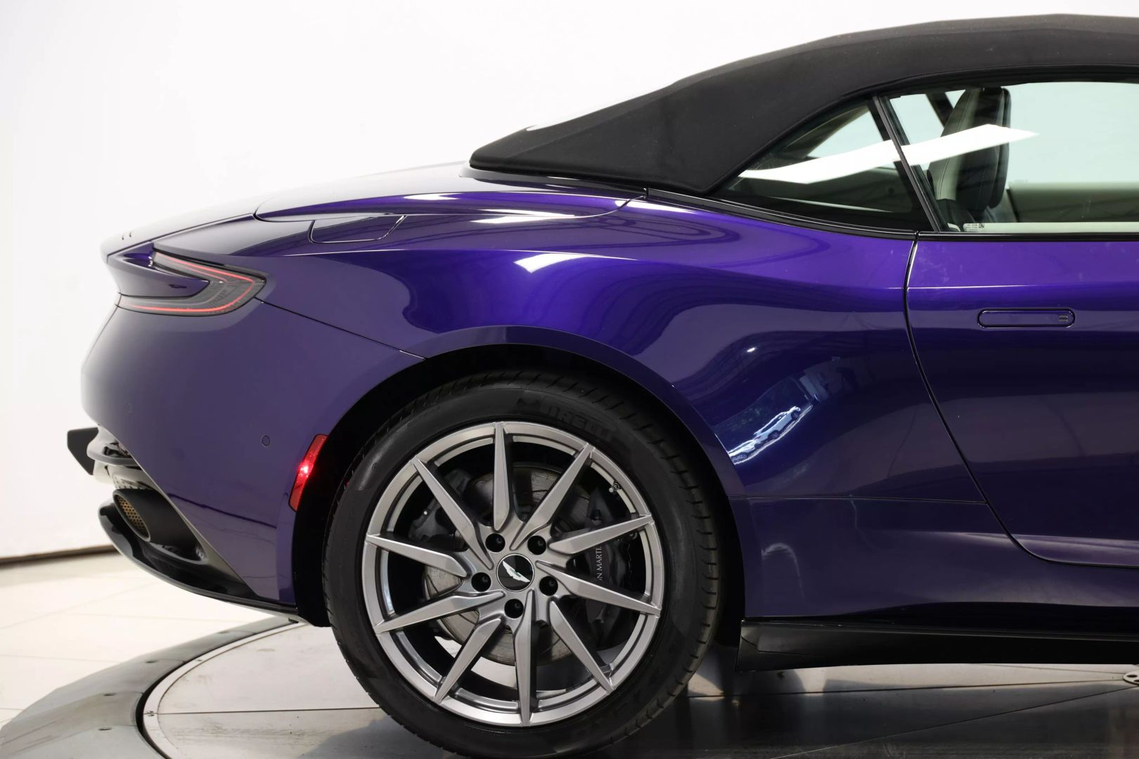 2020 Aston Martin Db11 - Image 108