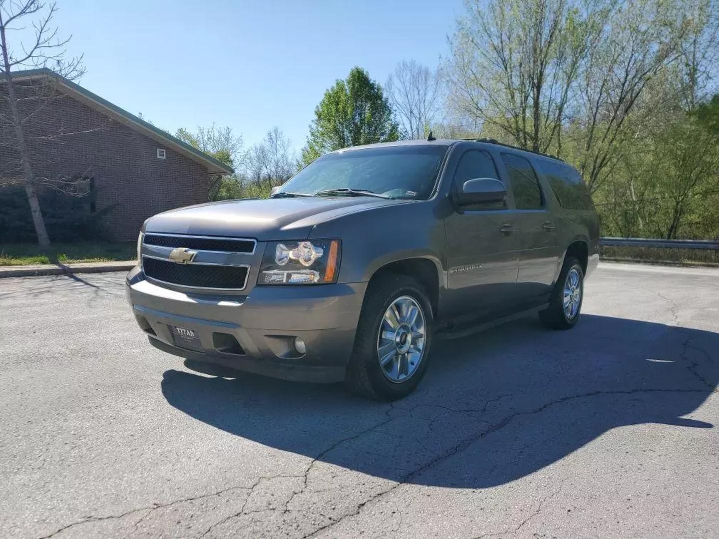 Chevrolet Suburban's photo