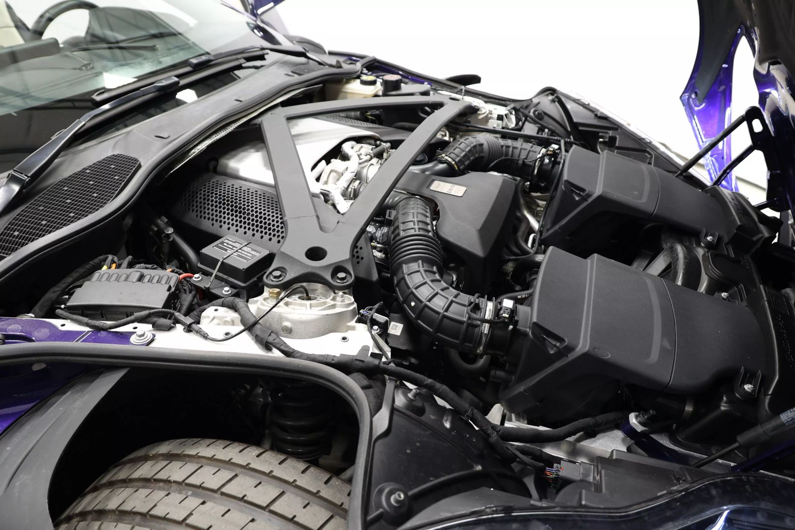 2020 Aston Martin Db11 - Image 93