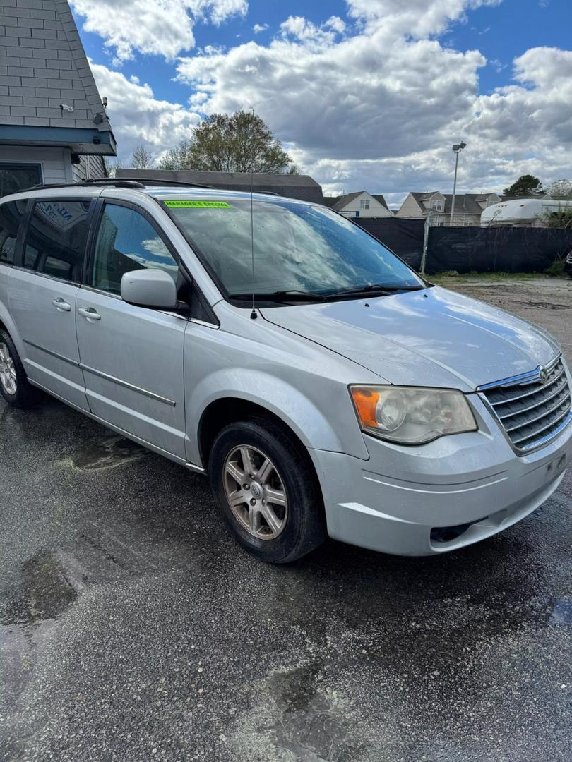 2010 Chrysler Town & Country Touring Plus photo 8